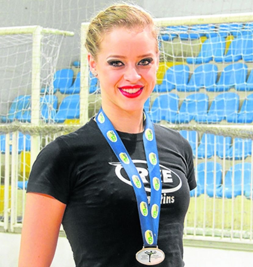 Além do bicampeonato individual, patinadora ficou com o vice-campeonato em equipe e agora está convocada para o sulamericano e mundial