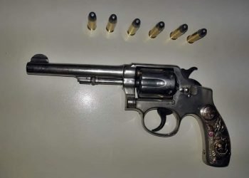 Homem é preso por porte ilegal de arma de fogo 10 Homem é preso por porte ilegal de arma de fogo