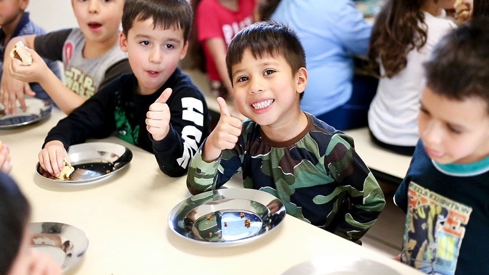 Prefeitura entrega utensílios de cozinha para escolas municipais 1 Prefeitura entrega utensílios de cozinha para escolas municipais