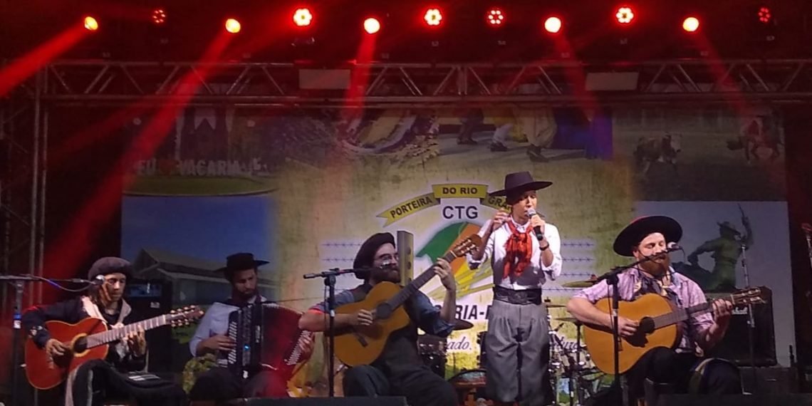 Músico campo-bonense faz participação especial no show de lançamento do Rodeio da Vacaria 1 Músico campo-bonense faz participação especial no show de lançamento do Rodeio da Vacaria