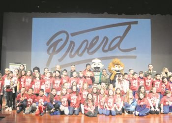 Alunos de três escolas participam da formatura de programa da Polícia Militar, PROERD 5 Alunos de três escolas participam da formatura de programa da Polícia Militar, PROERD