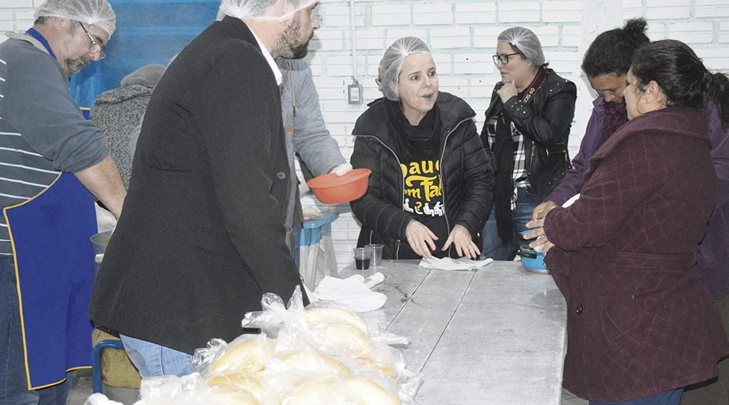 Inicia a distribuição da Sopa Solidária 1 Inicia a distribuição da Sopa Solidária