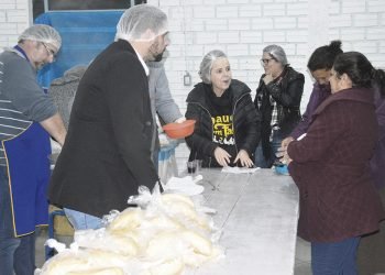 Inicia a distribuição da Sopa Solidária 3 Inicia a distribuição da Sopa Solidária