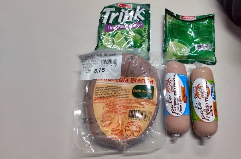 Homem é preso após roubar saches de patê e uma linguiça morcela em supermercado 1 Homem é preso após roubar saches de patê e uma linguiça morcela em supermercado