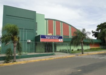 Retirada de senhas para inscrição de exame supletivo de ensino médio acontece segunda-feira