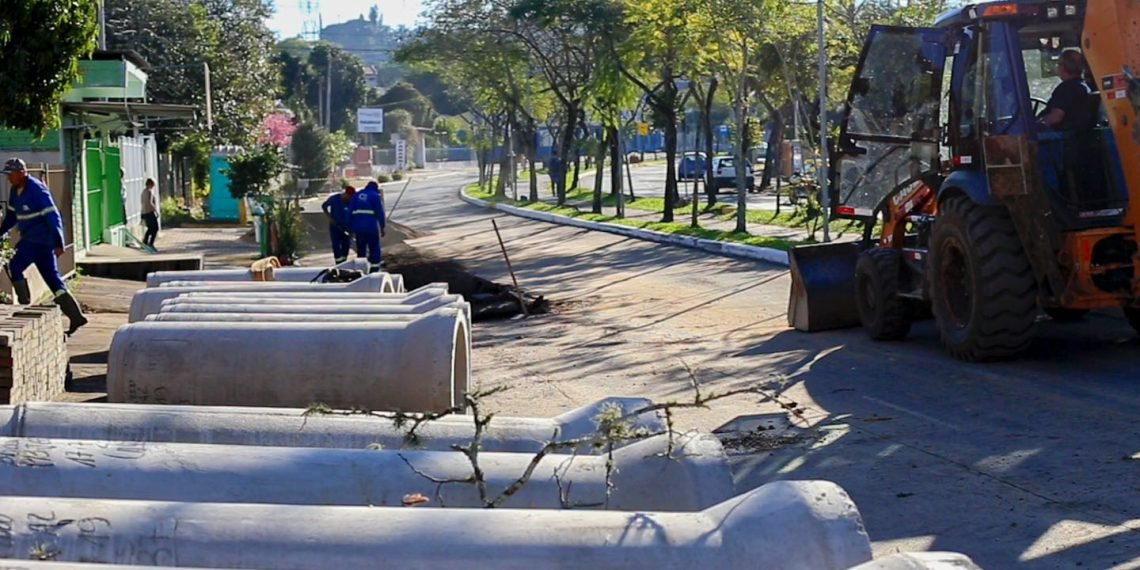 Inicia obras de esgoto no bairro Celeste
