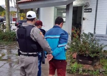 Dois homens são presos por assalto a estabelecimento comercial 5 Dois homens são presos por assalto a estabelecimento comercial