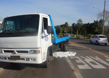 Acidente entre moto e guincho deixa uma vítima fatal 3 Acidente entre moto e guincho deixa uma vítima fatal