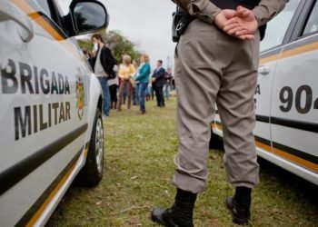 Após perseguição com a BM, homem é preso por receptação de veículo 1 Após perseguição com a BM, homem é preso por receptação de veículo