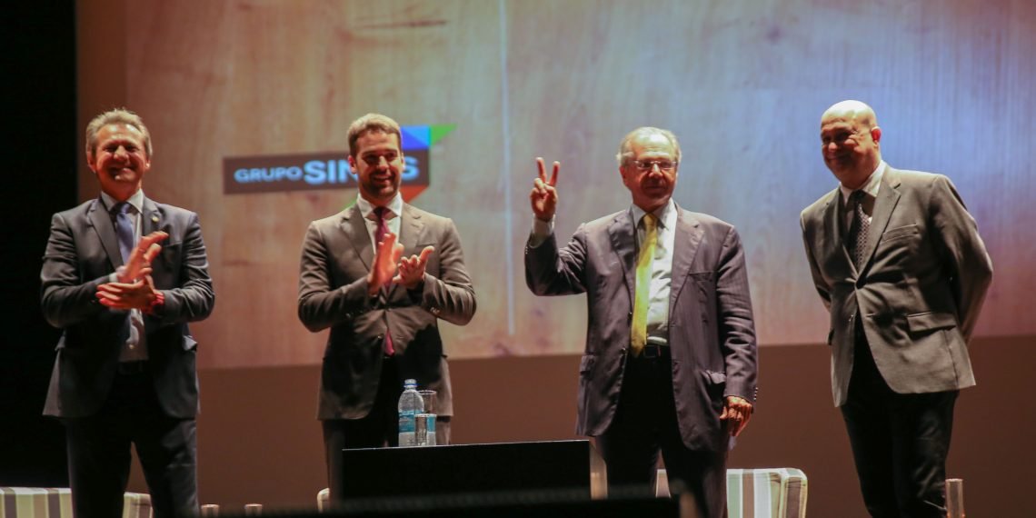 Prefeito Luciano Orsi acompanha palestra do Ministro da Economia Paulo Guedes