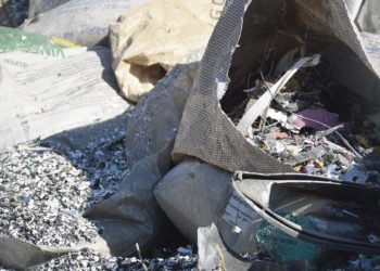 Empresa de reciclagem é notificada por descarte irregular de lixo industrial 10 Empresa de reciclagem é notificada por descarte irregular de lixo industrial