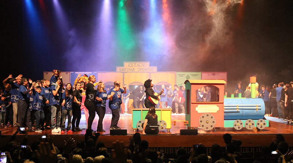 Teatro Feevale recebeu a primeira apresentação do musical estrelado por crianças e jovens com autismo 1 Teatro Feevale recebeu a primeira apresentação do musical estrelado por crianças e jovens com autismo