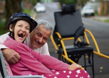 Cadeira de rodas adaptada vai ajudar cadeirantes a participarem de caminhadas e trilhas