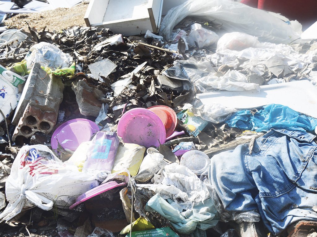 Descarte irregular de lixo e entulhos coloca saúde e segurança em risco 5 lixos