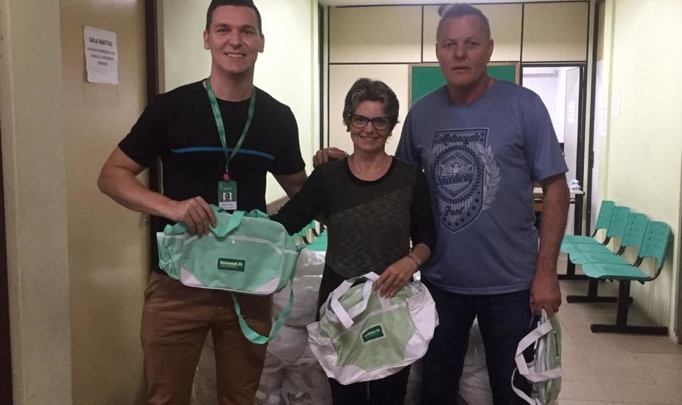 Prefeitura recebe doação de bolsas para gestantes