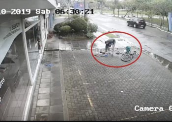 Imagens de câmeras de segurança flagram ação de criminoso que roubou e não levou 10 Imagens de câmeras de segurança flagram ação de criminoso que roubou e não levou