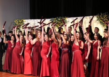 Alunos se formam em curso de assistente administrativo do SENAI