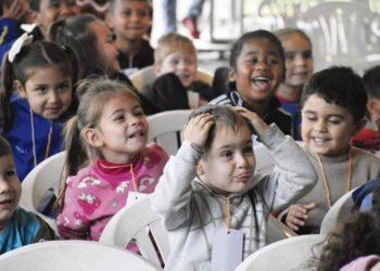 Crianças vivem dias mágicos na Feira do Livro