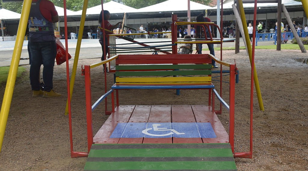 Brinquedos acessíveis na Feira do Livro de Campo Bom