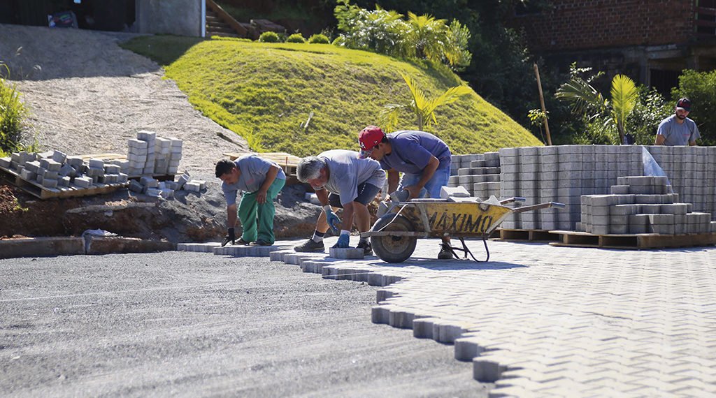 Inicia obra de pavimentação no Loteamento Renascer
