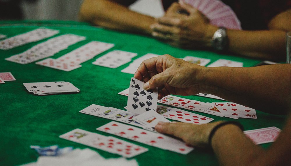 Oito duplas disputam o título do Campeonato de Canastra 1 Oito duplas disputam o título do Campeonato de Canastra