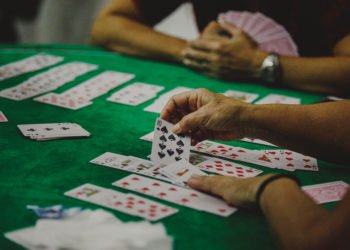 Oito duplas disputam o título do Campeonato de Canastra