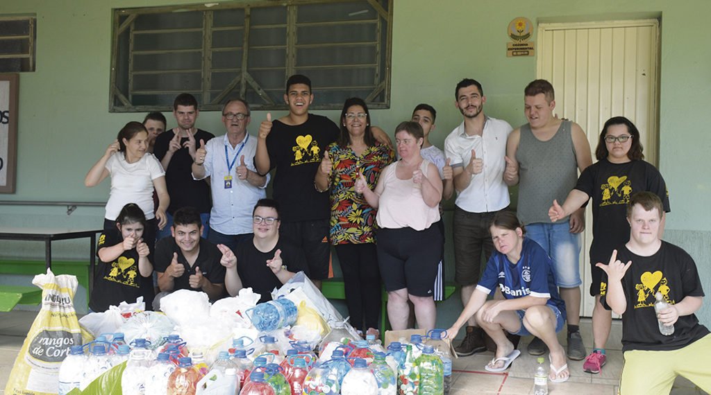 Solidariedade em forma de tampinhas e lacres 1 Solidariedade em forma de tampinhas e lacres