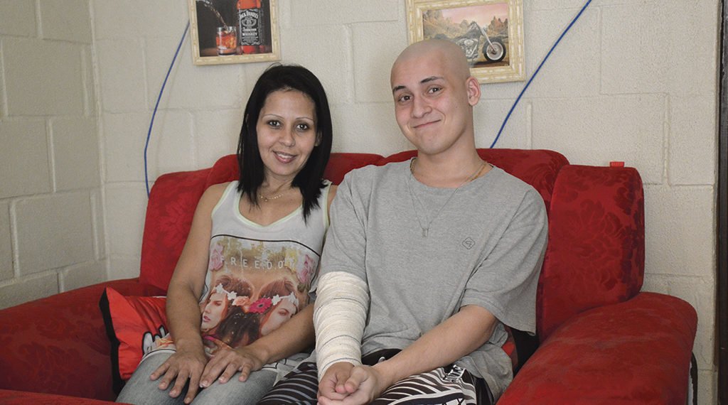 Mãe e filho doentes: O drama da família Lopes