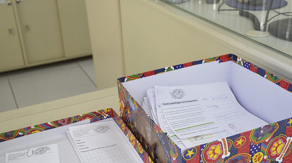 Papai Noel dos Correios tem 300 cartas à espera de padrinho em Campo Bom