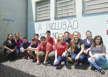 PIBID: o diálogo entre a universidade e a escola