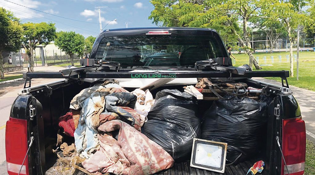 Ação do Rotaract retira cobertores e até cadeira de praia do Arroio Schmidt
