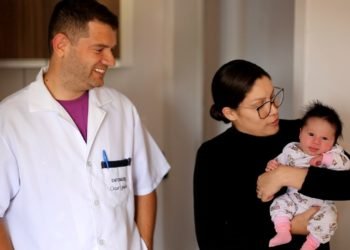 Bebê engasgado com leite é salvo em unidade de saúde