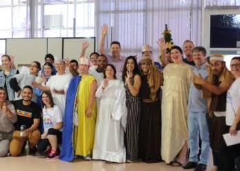 Cantata Natalina alegrou o saguão do Centro Administrativo