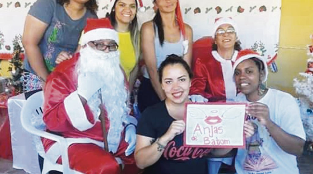 “Anjas de Batom” levam amor e diversão às crianças carentes 1 “Anjas de Batom” levam amor e diversão às crianças carentes