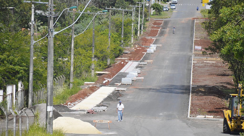 Avenida das Indústrias deve receber malha asfáltica até o Natal