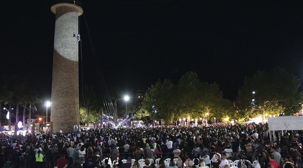 Chegada do Papai Noel radical encanta público no Natal da Integração 1 Chegada do Papai Noel radical encanta público no Natal da Integração