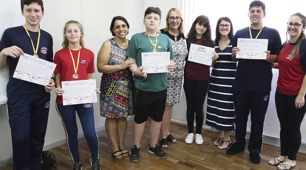 Estudantes recebem premiações da OBA e da ONC