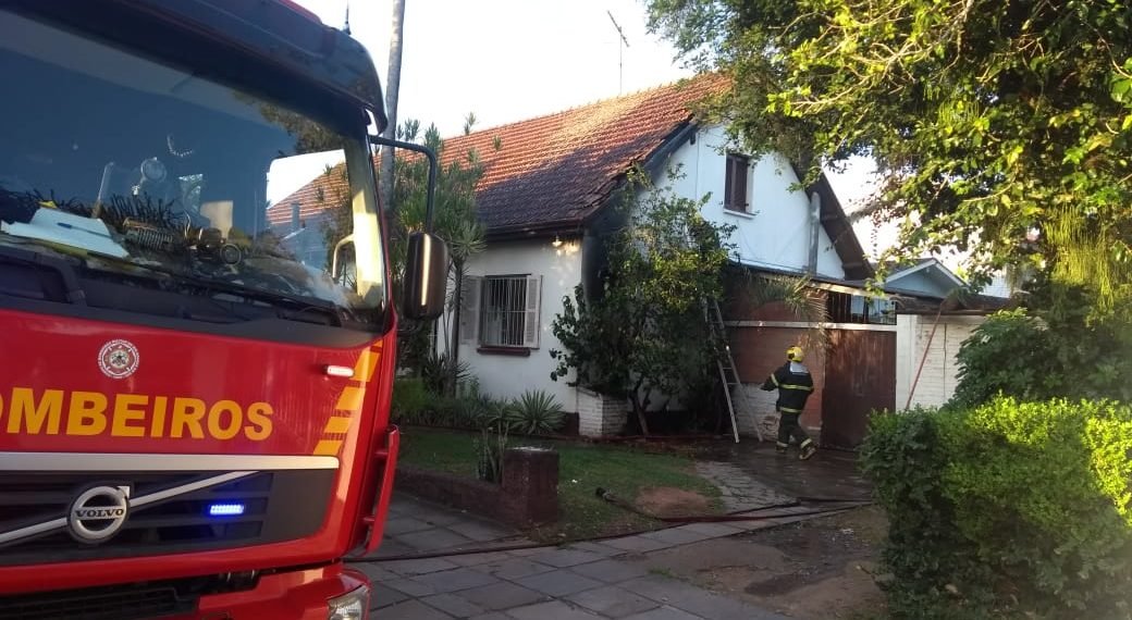 Rápida ação dos bombeiros impede incêndio em pizzaria 1 Rápida ação dos bombeiros impede incêndio em pizzaria