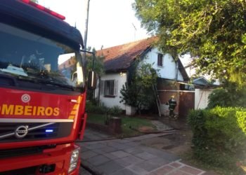 Rápida ação dos bombeiros impede incêndio em pizzaria