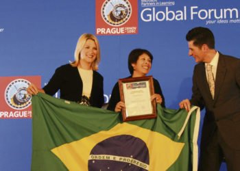 A professora que apresentou a pesquisa científica campo-bonense para o mundo