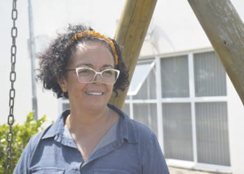 Através de oficinas de artesanato ela transformou a vida de dezenas de mulheres