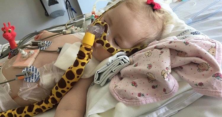 Família percorre o Estado em busca de doações para tratamento da filha