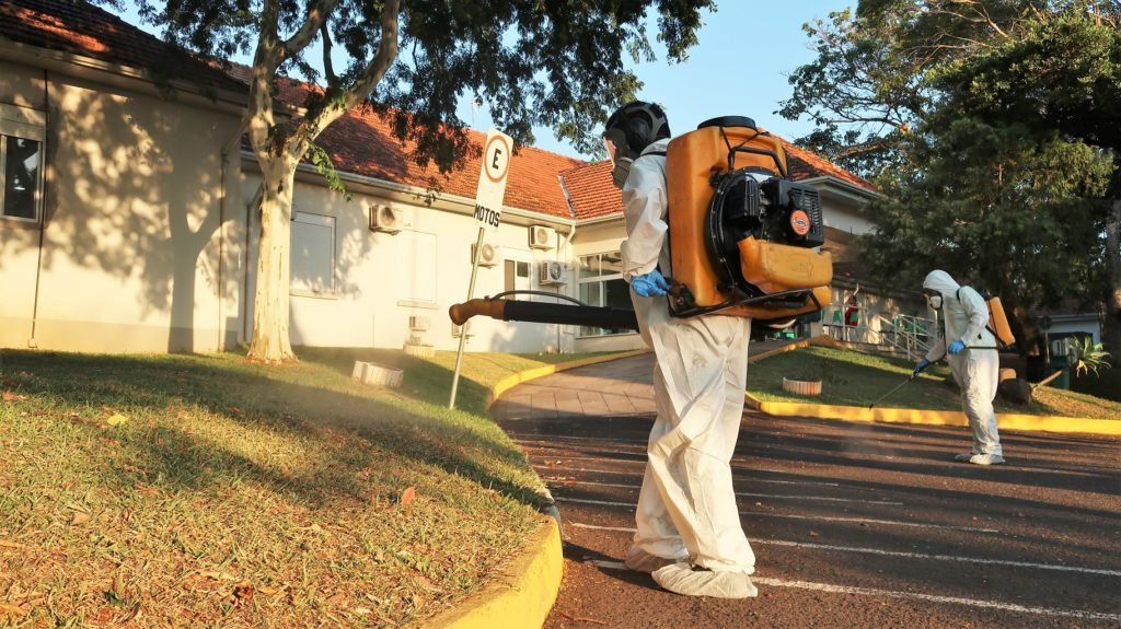 Prefeitura higieniza locais públicos para prevenir coronavírus 1 IMG 9939