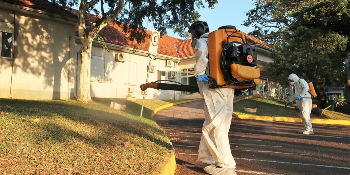 Prefeitura higieniza locais públicos para prevenir coronavírus 1 Prefeitura higieniza locais públicos para prevenir coronavírus