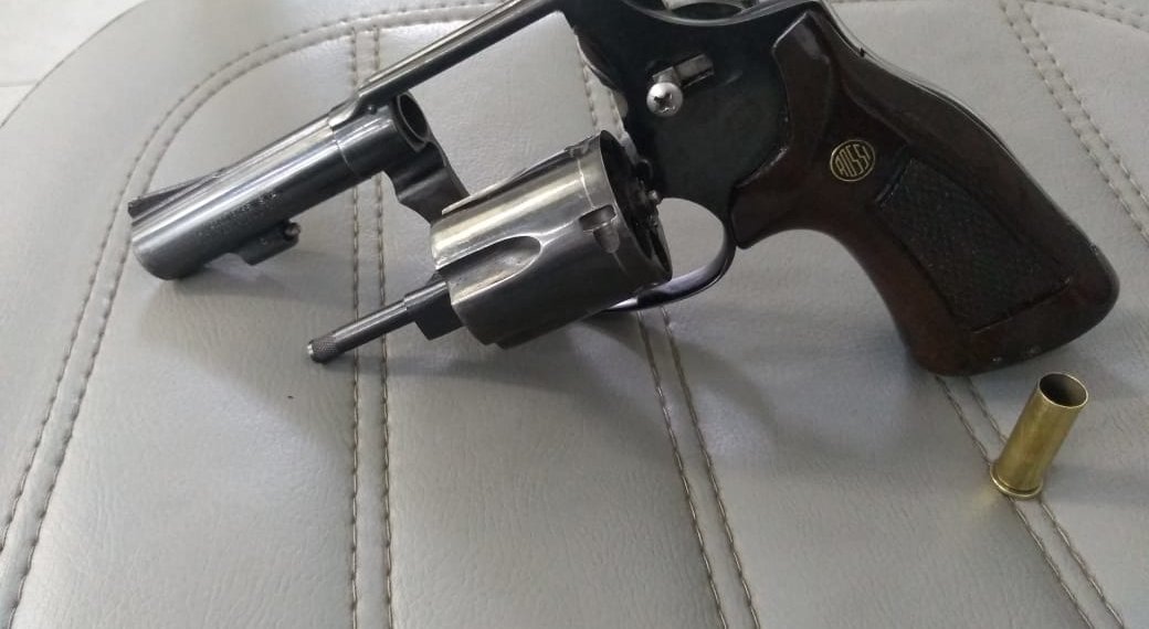 Homem é preso por porte ilegal 1 Homem é preso por porte ilegal