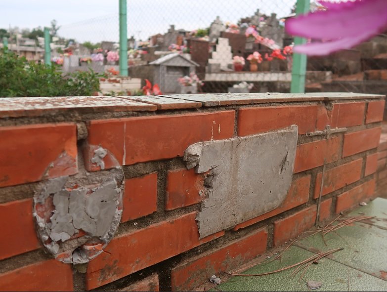 Cemitério Municipal é alvo de vandalismo em Campo Bom 1 Sem título