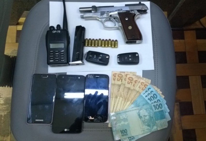 Brigada Militar de Campo Bom prende dupla por roubo de veículo