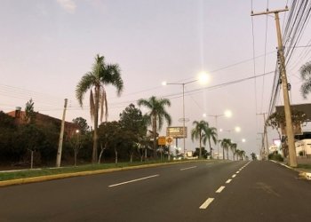 Iluminação por lâmpada de LED entra em funcionamento na Avenida Brasil