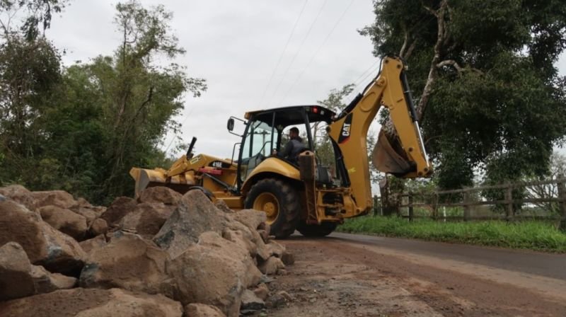 Alto volume de chuva causa erosão de 15 metros de extensão na Rua Pio XII, na Barrinha 1 barrinha