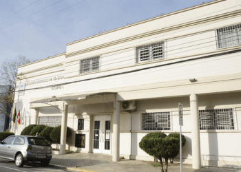 Base do Governo cresce na Câmara 8 Câmara corta R$ 50 mil em despesas e reverte os recursos para o combate à Covid-19